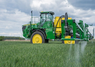 Opryskiwacze samojezdne John Deere R4140i