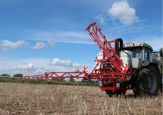 Opryskiwacze zaczepiane Unia Lux 612  