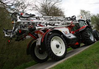 Opryskiwacze zaczepiane Kuhn Metris 2-3200