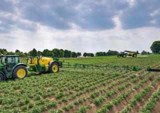 Opryskiwacze zaczepiane John Deere R740i