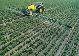 Opryskiwacze zaczepiane John Deere R740i