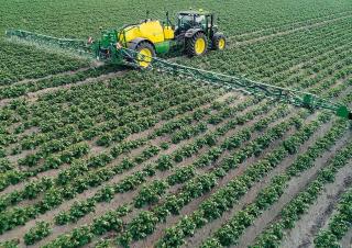 Opryskiwacze zaczepiane John Deere R740i
