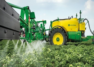 Opryskiwacze zaczepiane John Deere R740i