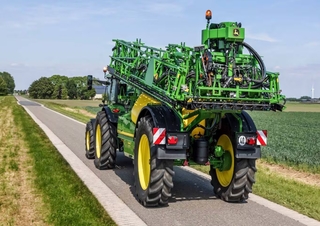 Opryskiwacze zaczepiane John Deere R944i