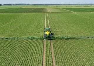 Opryskiwacze zaczepiane John Deere R944i