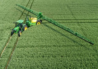 Opryskiwacze zaczepiane John Deere R975i
