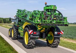 Opryskiwacze zaczepiane John Deere R975i
