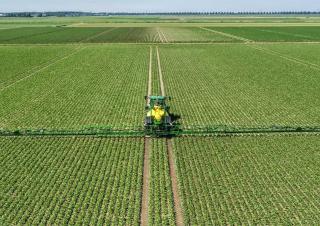 Opryskiwacze zaczepiane John Deere R975i