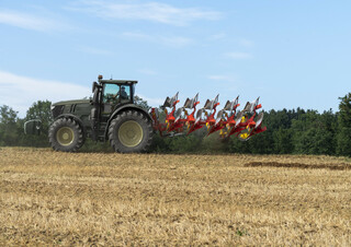 Pługi Pöttinger Servo 4000 P