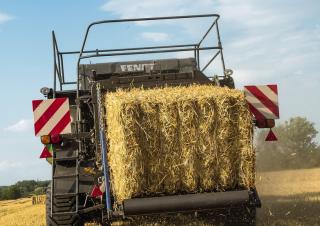 Prasa kostkująca Fendt 12130
