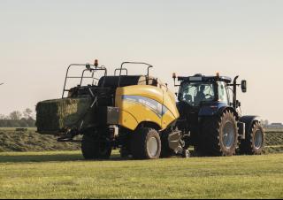 Prasa kostkująca New Holland BB 890 PC
