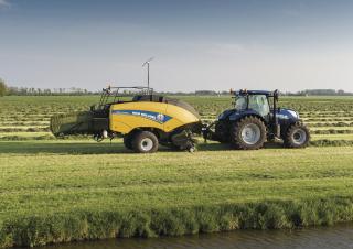 Prasa kostkująca New Holland BB 890 PC