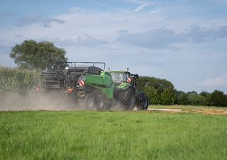 Prasa kostkująca DEUTZ-FAHR BigMaster 698