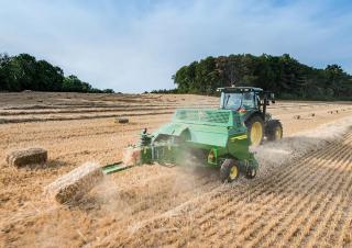 Kosiarki Samojezdne i Traktory Ogrodowe John Deere S180 