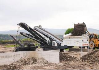 Przesiewacze mobilne Metso Lokotrack ST4.8