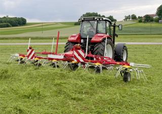 Przetrząsacze karuzelowe Pöttinger Hit 6.80