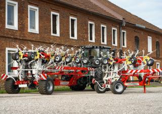 Przetrząsacze karuzelowe Pöttinger Hit 8.9 T