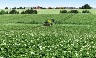 Opryskiwacze zaczepiane John Deere M952
