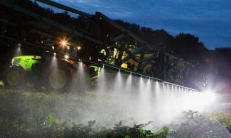 Opryskiwacze zaczepiane John Deere R 962 i