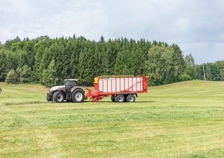 Przyczepy silosowe Pöttinger Jumbo 7220 D