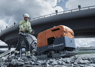 Zagęszczarki / Płyty wibracyjne Rewersyjne Zagęszczarki / płyty wibracyjne Husqvarna LH 700