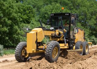 Równiarki Caterpillar 120
