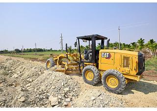 Równiarki Caterpillar 120 GC AWD