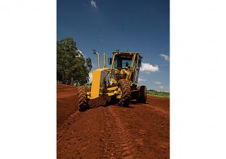 Równiarki Caterpillar 120K2