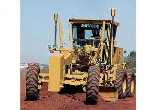 Równiarki Caterpillar 120K2