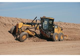 Równiarki Caterpillar 120M AWD