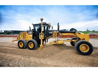 Równiarki Caterpillar 120M