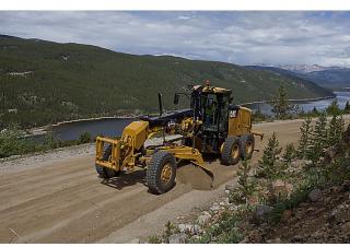 Równiarki Caterpillar 120M2 AWD