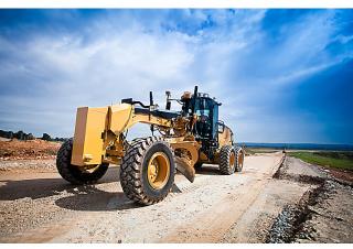 Równiarki Caterpillar 12M