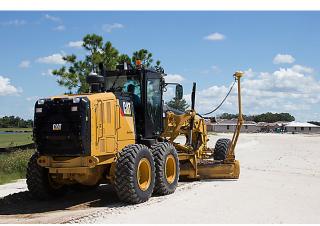 Równiarki Caterpillar 12M3 AWD