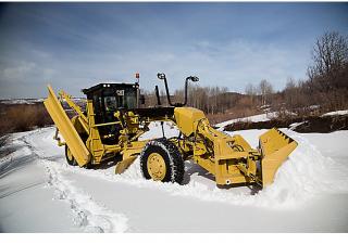 Równiarki Caterpillar 140 AWD