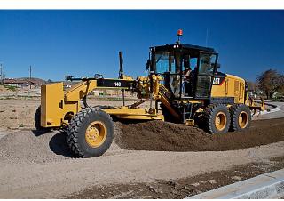 Równiarki Caterpillar 140