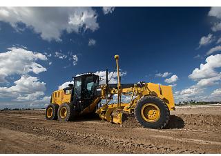 Równiarki Caterpillar 140M3