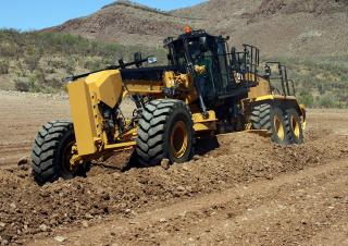 Równiarki Caterpillar 16M3