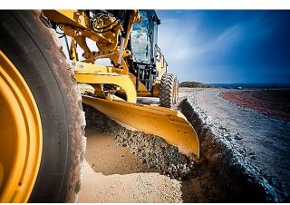 Równiarki Caterpillar 160M