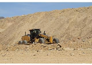 Równiarki Caterpillar 24M