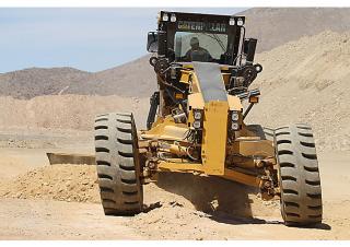 Równiarki Caterpillar 24M