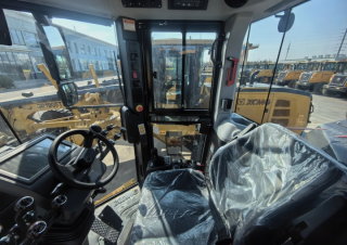 Równiarki XCMG GR2405T