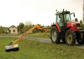 Urządzenia do letnich robót komunalnych Sprzęt do prac letnich/Kosiarki skarpowe Ferri TKP 710 