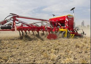 Spulchniacze Pöttinger Synkro 3030 nova
