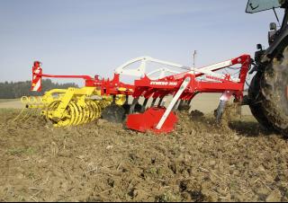 Spulchniacze Pöttinger Synkro 3030 nova