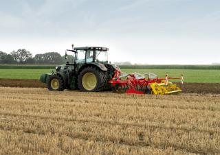 Spulchniacze Pöttinger Synkro 3530
