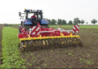 Spulchniacze Pöttinger Synkro 4030 K nova