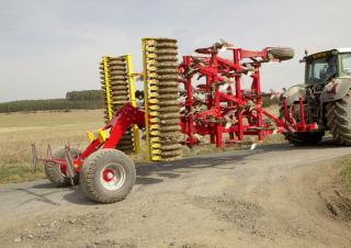 Spulchniacze Pöttinger Synkro 4030 T