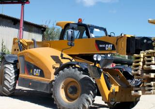Ładowarki teleskopowe Caterpillar TH414C