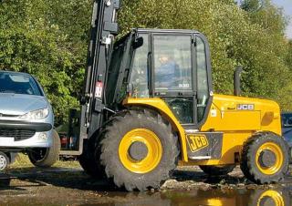 Terenowe wózki widłowe JCB 930